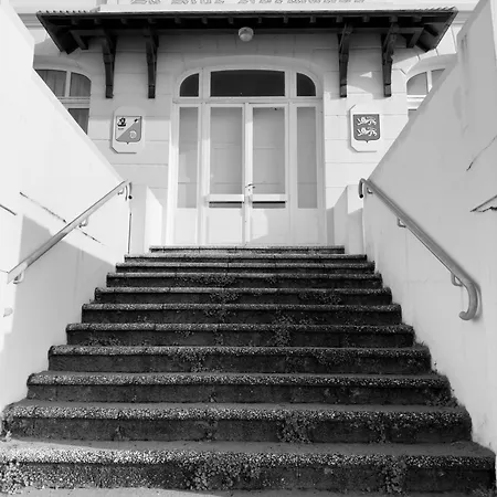 Coastal Haven Yourhosthelper Appartement *